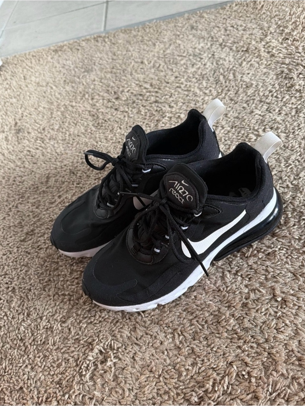 Nike Air Max 270 Reacts. Black and White. Women’s Size 6